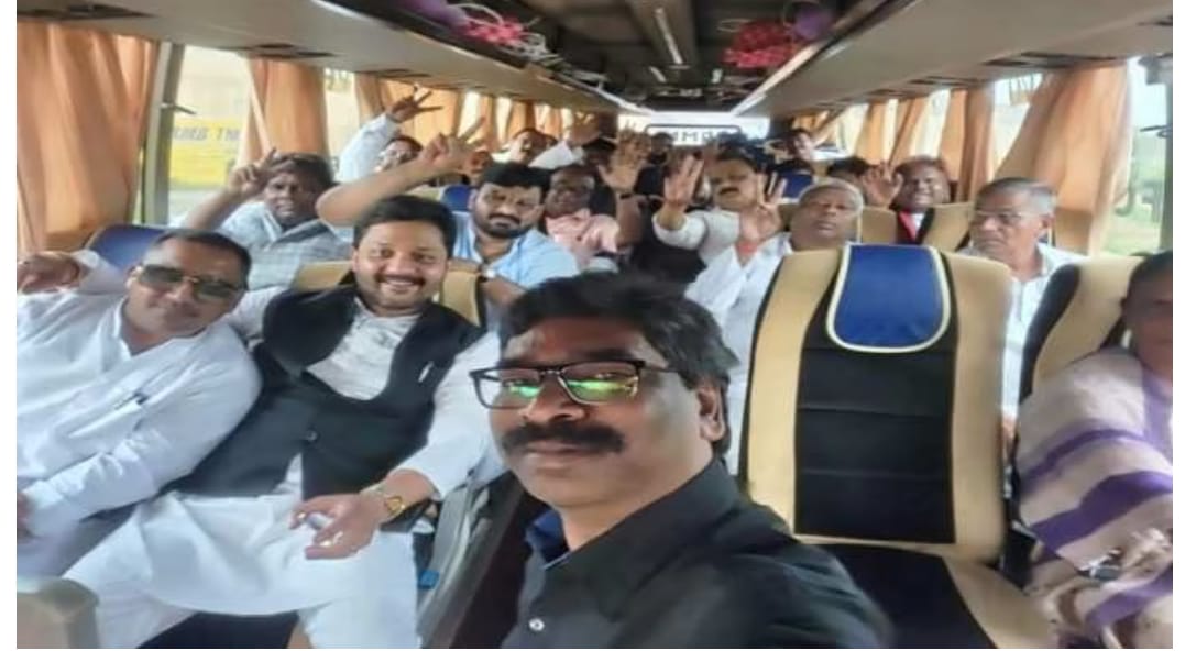 Hemant-Soren-with-UPA-MLA-of-Jharkhand